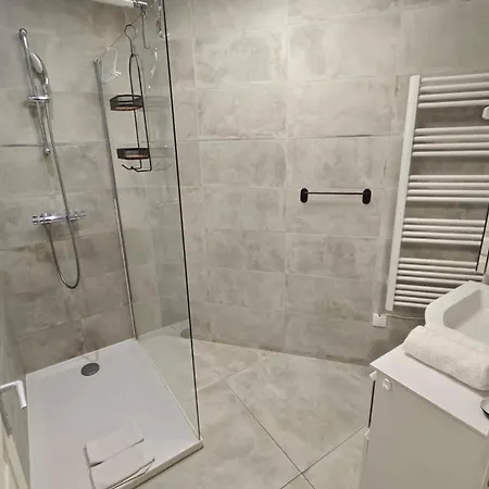 2 Calme & Lumineux Proche Tram Apartamento